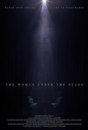 Женщина под сценой